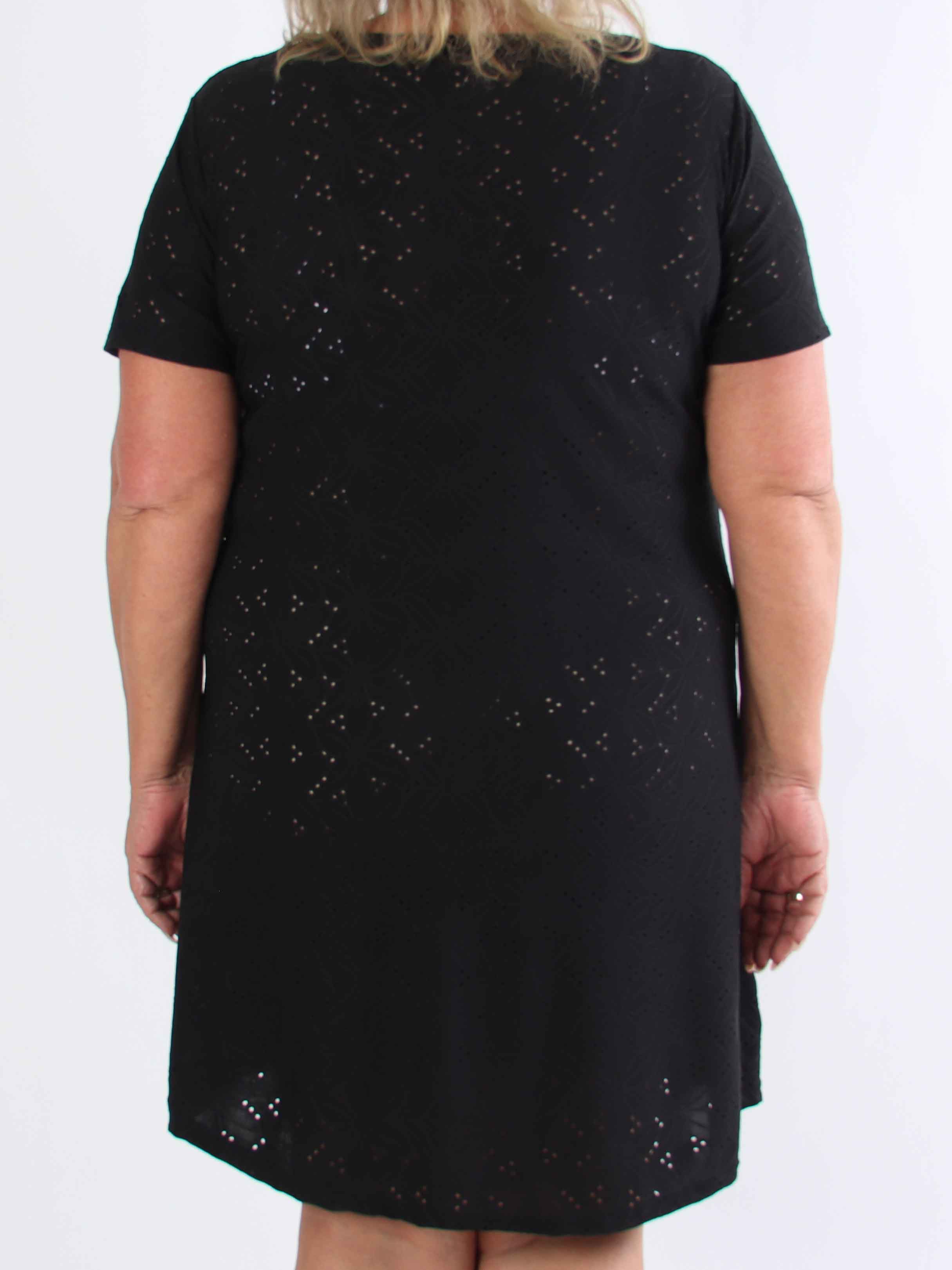 Liba - Mjuk stretchig plus size-klänning i broderie anglaise med dragkedja